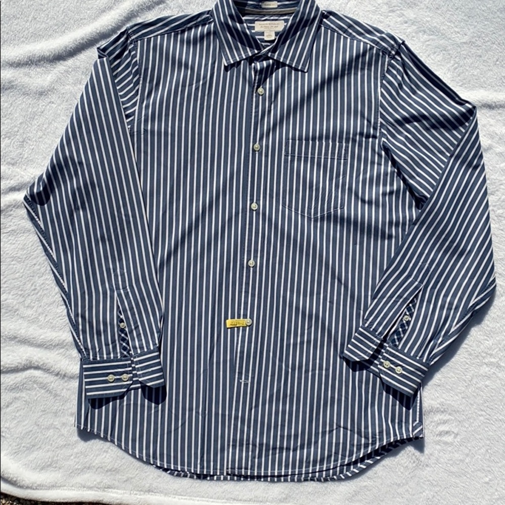 Banana Republic classic Fit Men’s L Button down